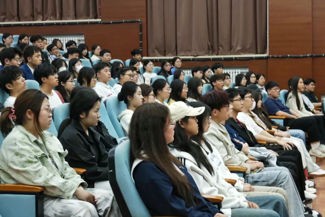 志愿青春·助力科技體育 我校團(tuán)委舉辦2025長(zhǎng)城汽車(chē)智慧工廠半程馬拉松志愿者培訓(xùn)會(huì)